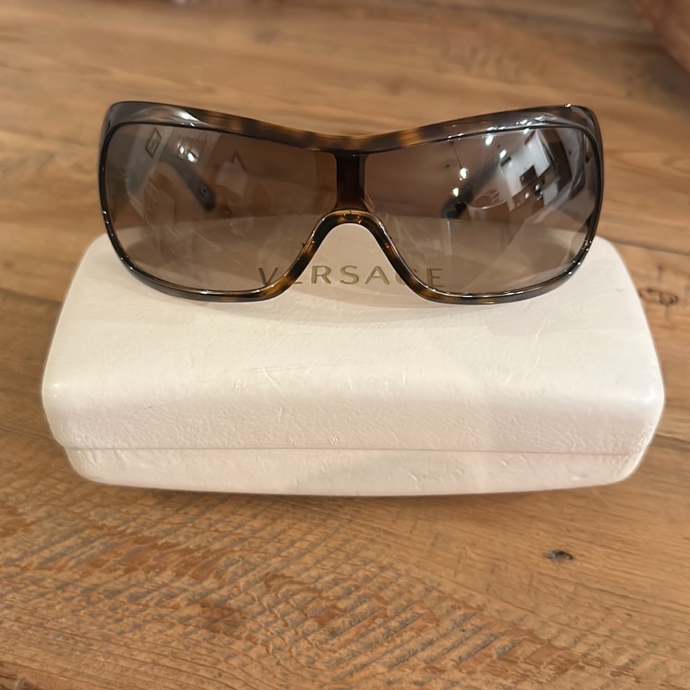 Versace Sunglasses- Tortoiseshell with Brown Gradient Lense
